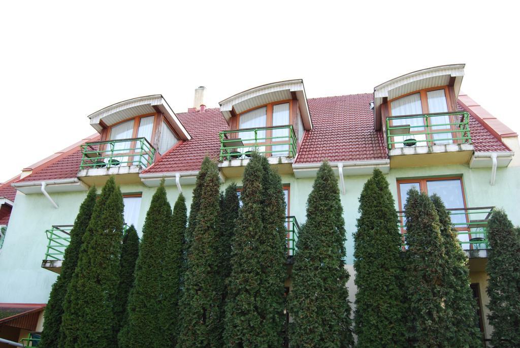 Hotel Paar Szieszta เยอร์ ภายนอก รูปภาพ