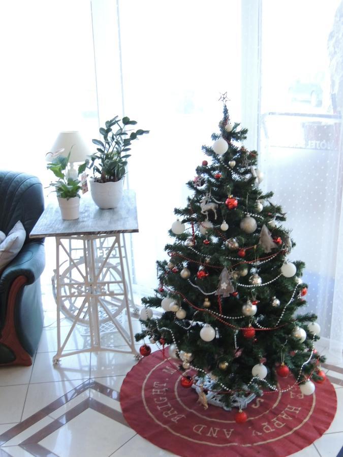 Hotel Paar Szieszta เยอร์ ภายนอก รูปภาพ