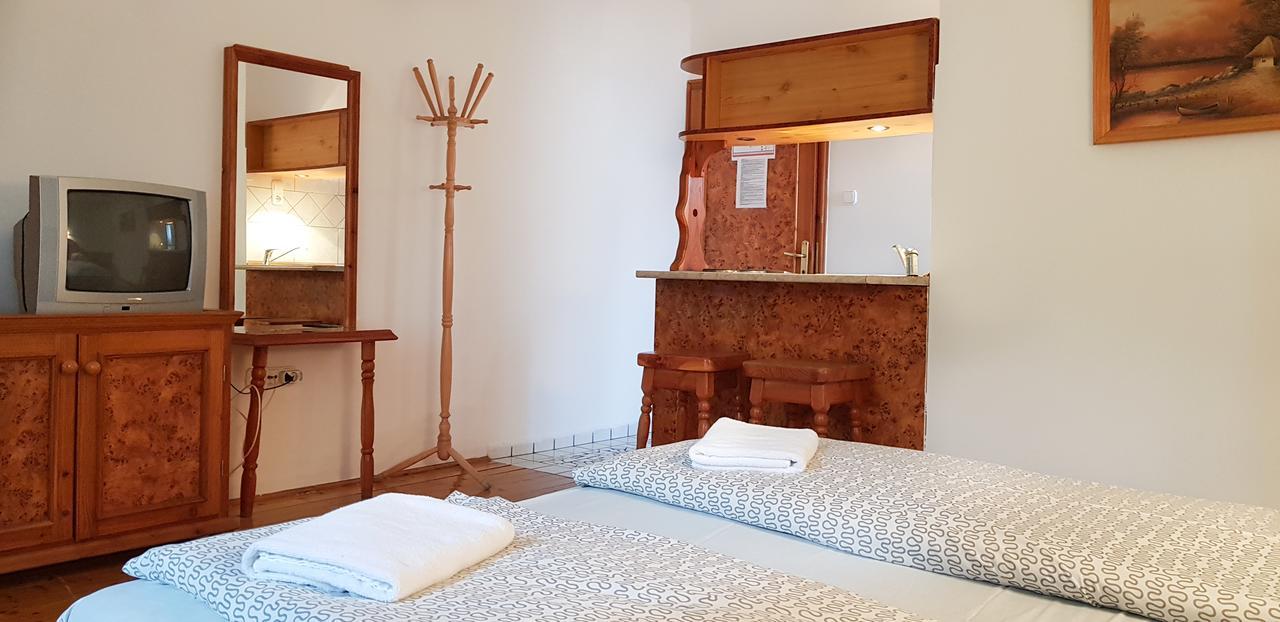 Hotel Paar Szieszta เยอร์ ภายนอก รูปภาพ